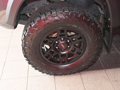 Used 2018 Toyota Tacoma TRD Off-Road image 16