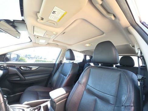 Used 2018 Nissan Rogue Sport SL w/ SL Premium Package image 14