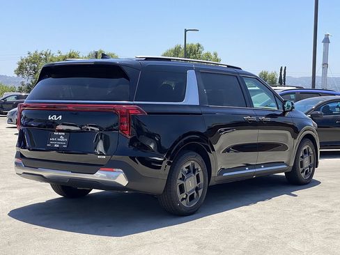 New 2026 Kia Carnival SX FWD image 3