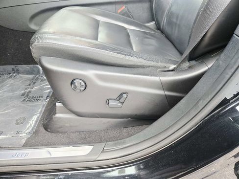 Used 2019 Jeep Grand Cherokee Limited image 39