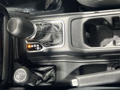 Used 2024 Jeep Wrangler Sahara image 19