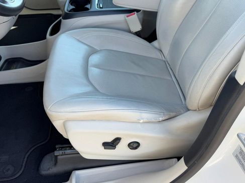 Used 2017 Chrysler Pacifica Touring-L Plus w/ Advanced Safetytec Group image 26