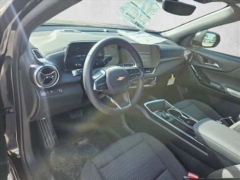 New 2026 Chevrolet Equinox LT w/ Safety and Technology Package FWD image 4