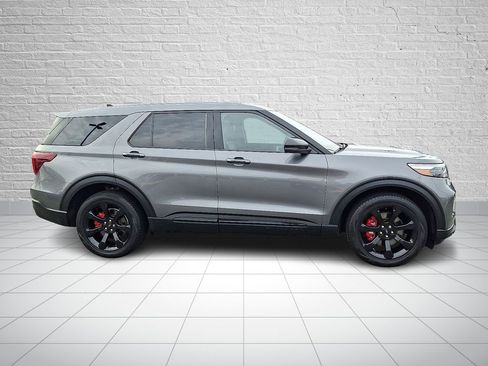 Used 2022 Ford Explorer ST w/ Equipment Group 401A image 5