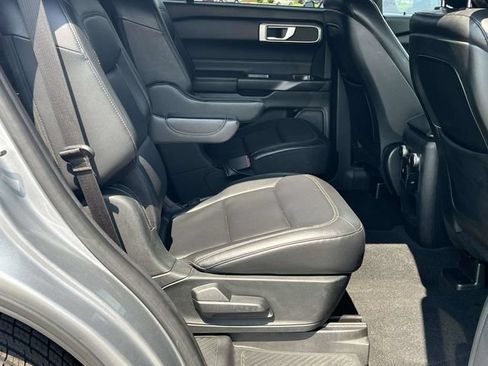 Used 2020 Ford Explorer XLT w/ Equipment Group 202A AWD/4WD image 23