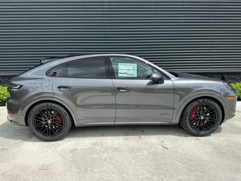 Used 2025 Porsche Cayenne GTS image 8