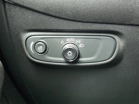 Used 2023 Chevrolet Equinox LT image 21