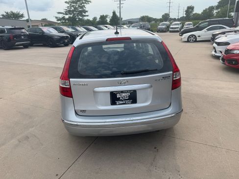 Used 2009 Hyundai Elantra w/ Premium-Sport Pkg 2 FWD image 7