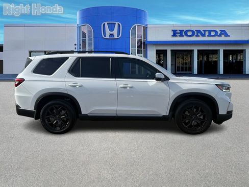 Used 2025 Honda Pilot Touring image 8