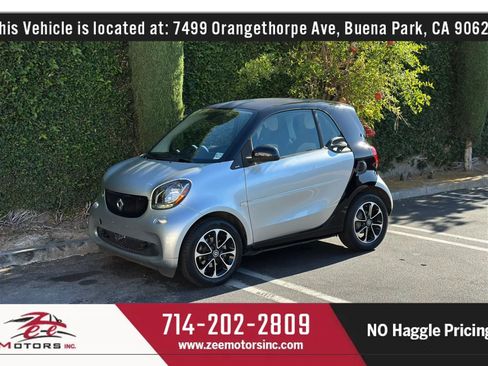 Used 2016 smart fortwo passion RWD image 12