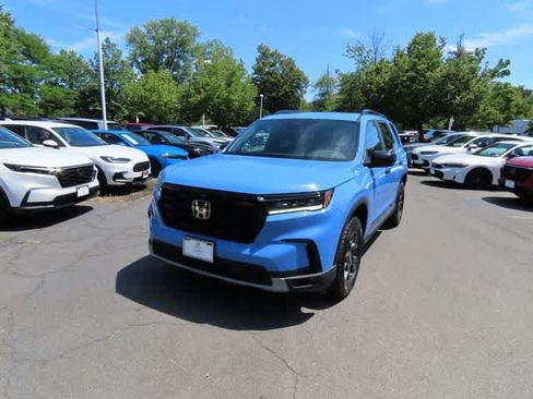 Used 2025 Honda Pilot TrailSport image 1