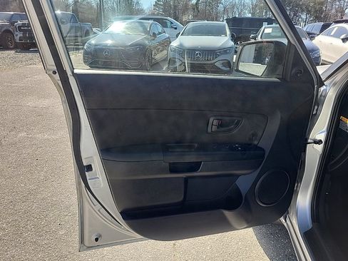 Used 2010 Kia Soul FWD image 18