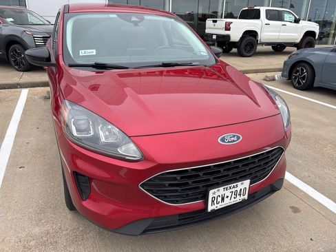 Used 2021 Ford Escape SE w/ SE Sport Appearance Package image 2