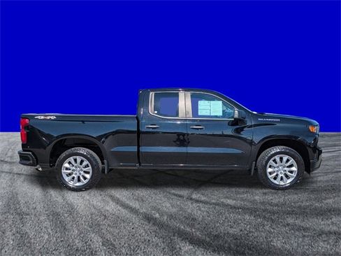 Used 2022 Chevrolet Silverado 1500 Custom image 3