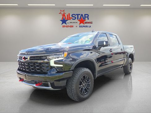 Used 2023 Chevrolet Silverado 1500 ZR2 w/ Technology Package AWD/4WD image 3