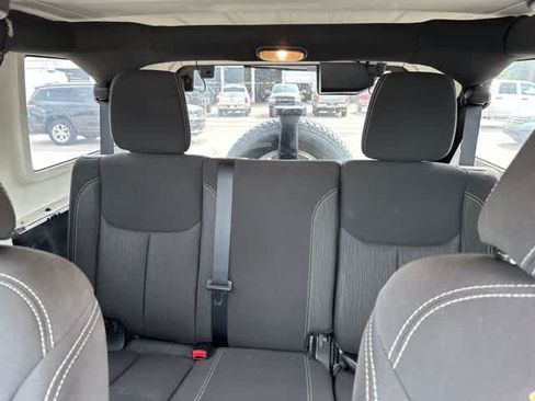 Used 2014 Jeep Wrangler Unlimited Sahara w/ Connectivity Group AWD/4WD image 5