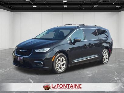Used 2023 Chrysler Pacifica Limited