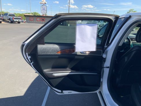 Used 2016 Lincoln MKZ FWD image 17