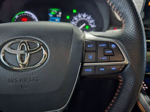 Used 2021 Toyota Sienna XSE FWD image 17