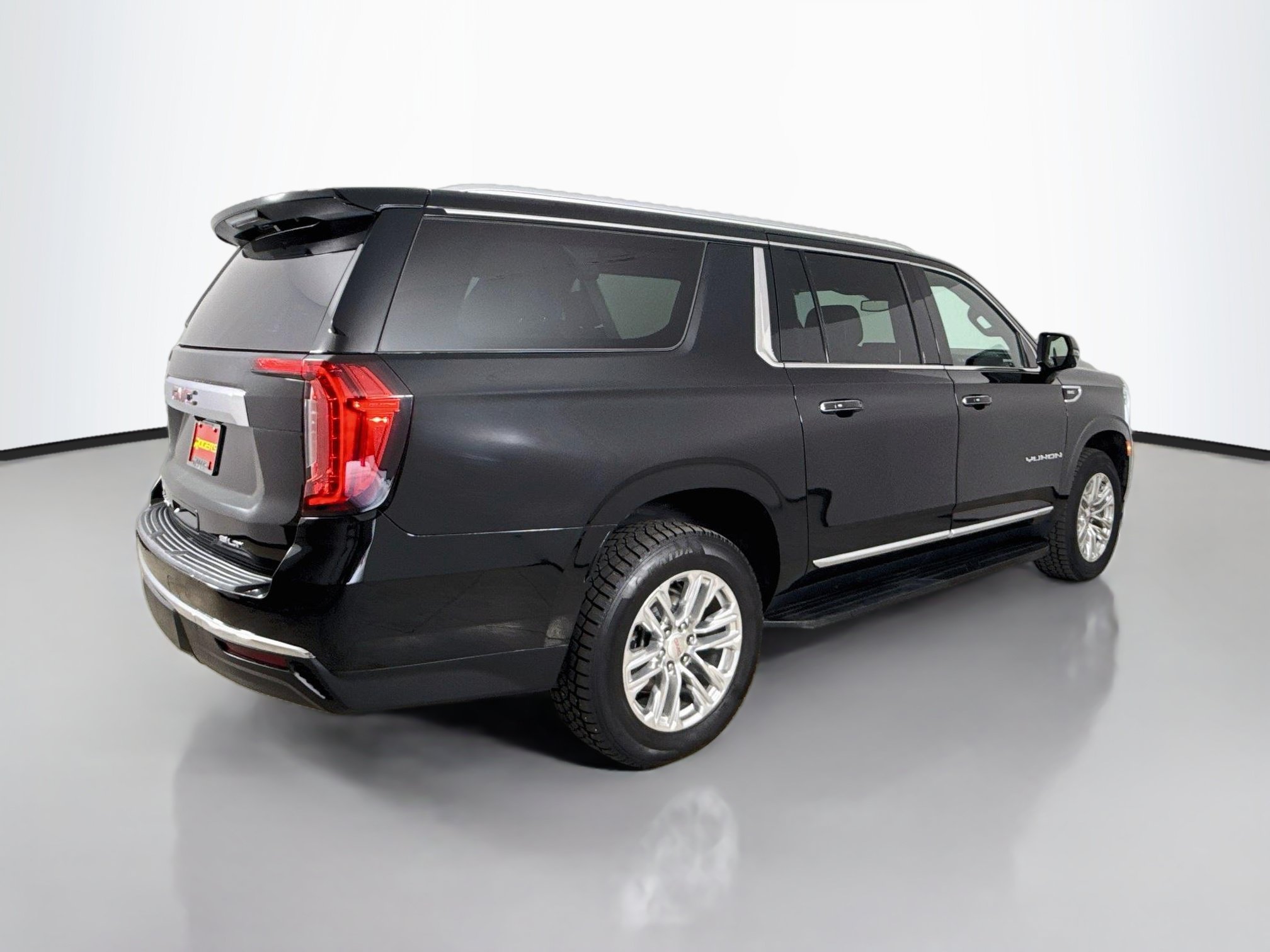 Used 2023 GMC Yukon XL SLT w/ SLT Premium Package AWD/4WD image 8