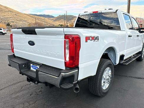 New 2026 Ford F250 XLT w/ FX4 Off-Road Package image 3