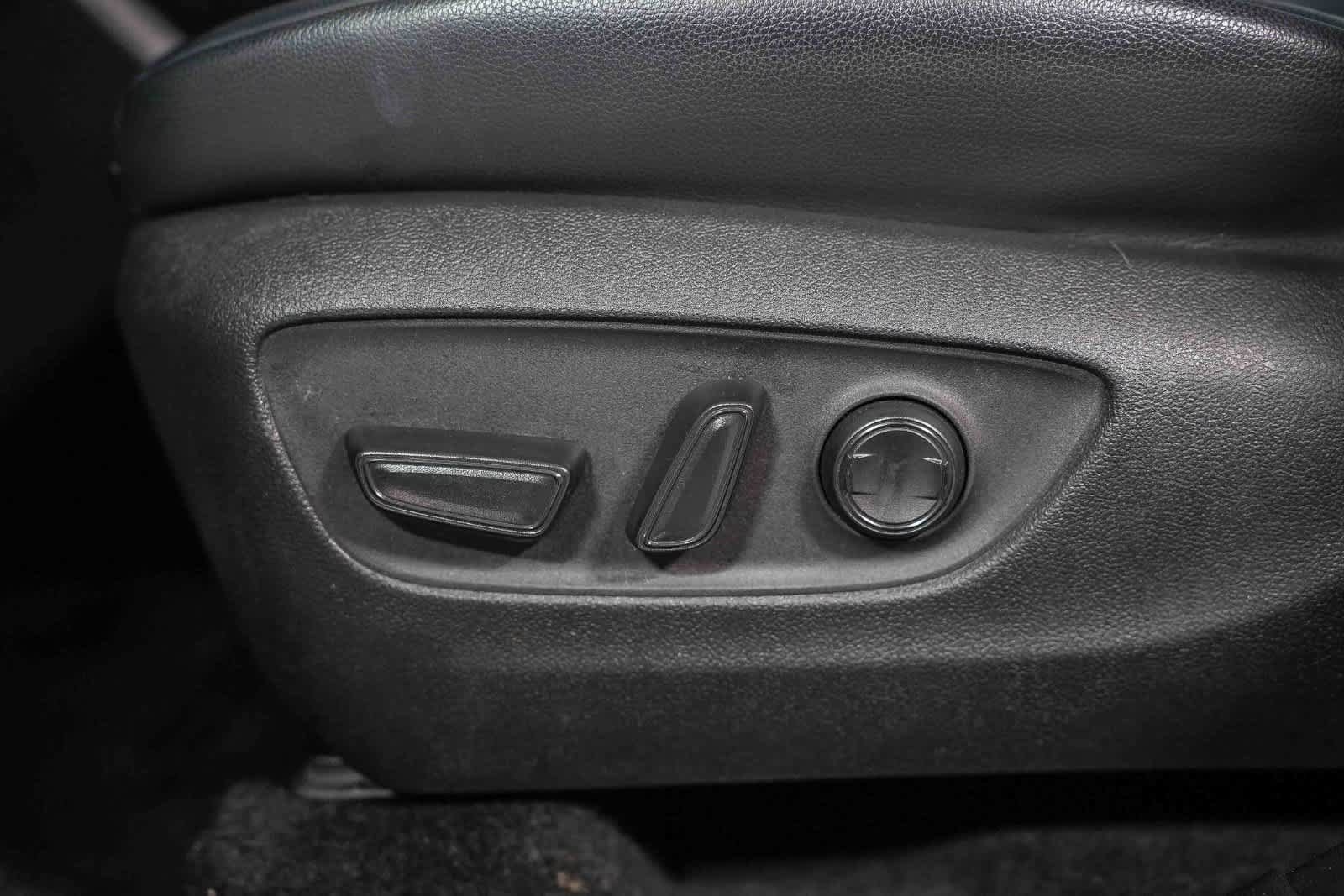 Used 2024 Toyota Highlander XLE FWD image 21