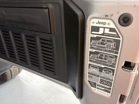 Used 2021 Jeep Wrangler Unlimited Rubicon AWD/4WD image 21