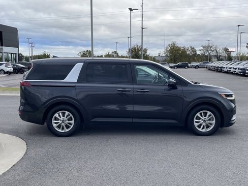 Certified 2023 Kia Carnival LX image 8