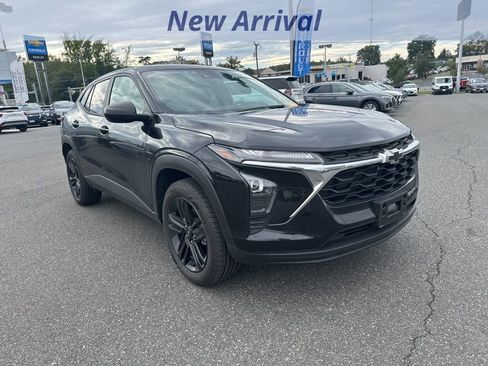 Certified 2024 Chevrolet Trax LS image 2