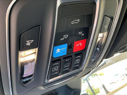 New 2025 Jeep Grand Cherokee L Limited image 17