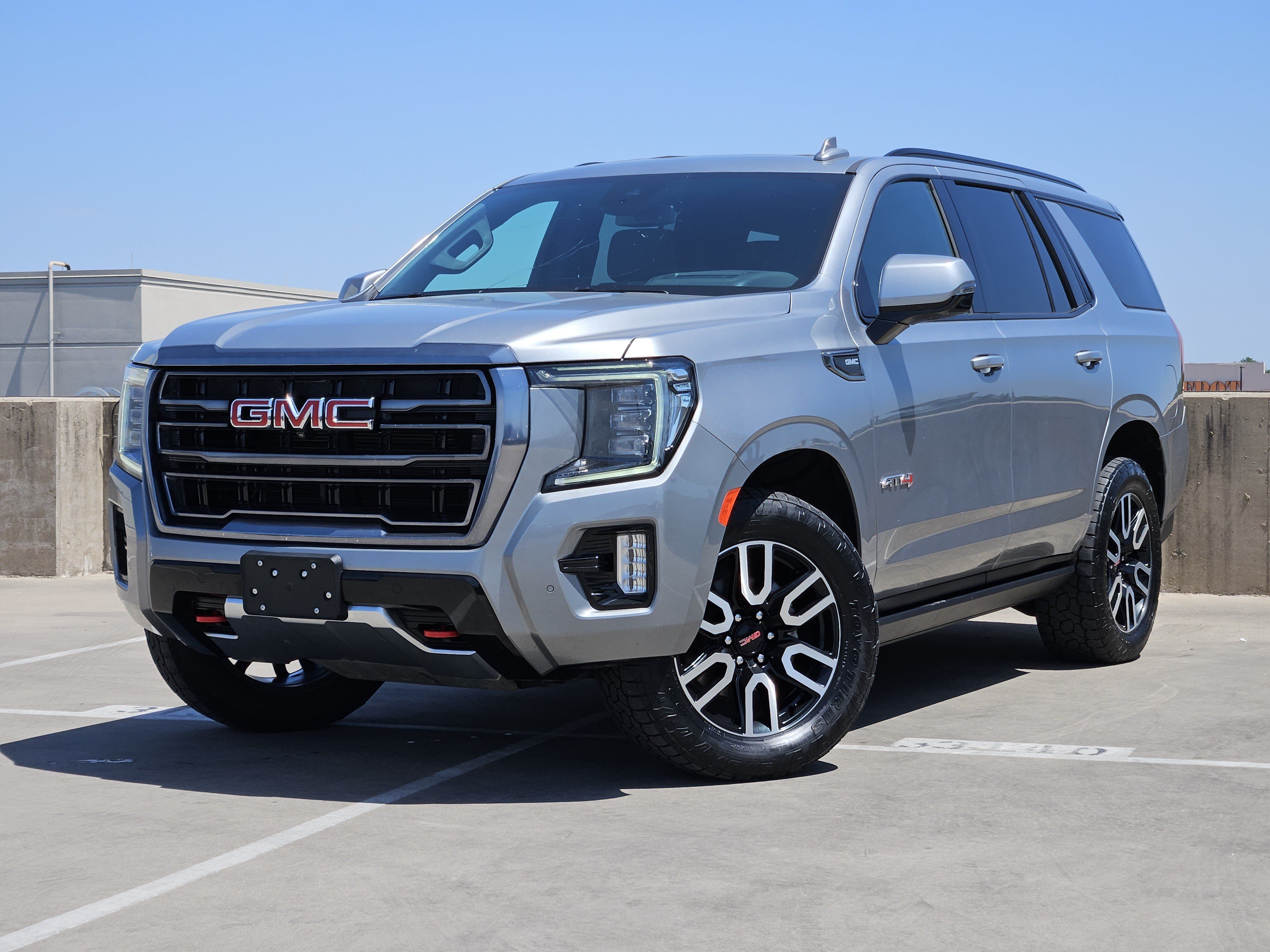Used 2024 GMC Yukon AT4 w/ Technology Package AWD/4WD image 1