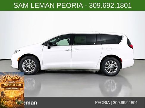 New 2026 Chrysler Pacifica Select image 4