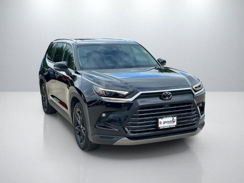 Used 2024 Toyota Grand Highlander AWD image 3