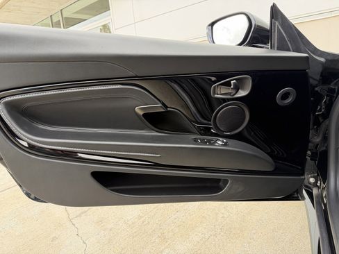 Used 2021 Aston Martin DB11 Coupe image 20