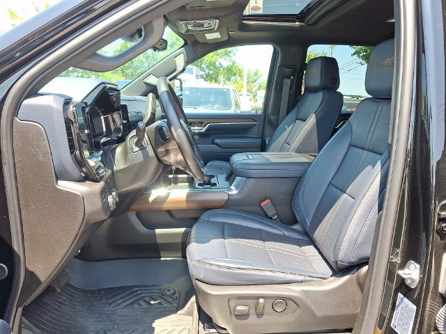 Used 2024 Chevrolet Silverado 2500 High Country w/ High Country Premium Package AWD/4WD image 9