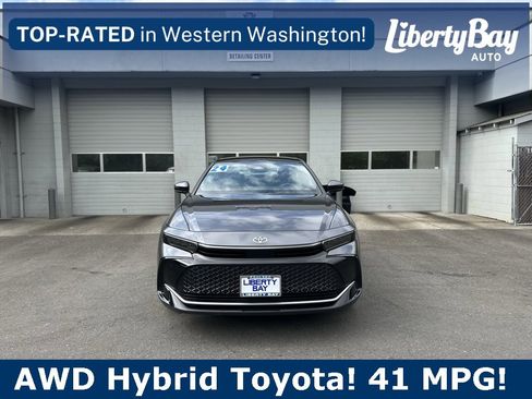 Used 2024 Toyota Crown Limited image 2