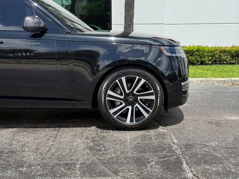 Used 2023 Land Rover Range Rover SE AWD/4WD image 3