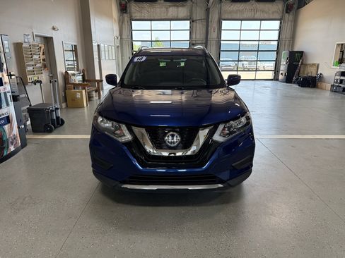 Used 2018 Nissan Rogue SV FWD image 3