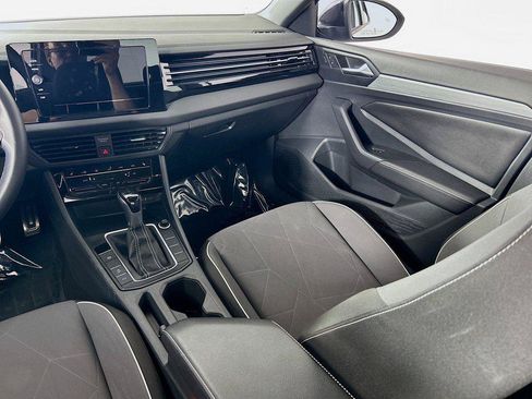 Certified 2025 Volkswagen Jetta Sport FWD image 22