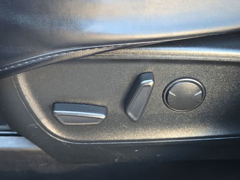 Used 2020 Ford Escape Titanium image 23