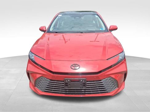 Used 2025 Toyota Camry XLE w/ Premium Plus Package FWD image 2