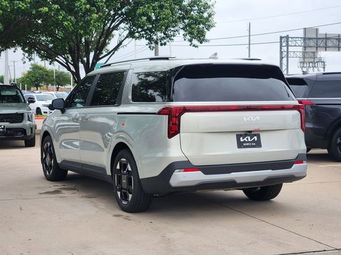 New 2026 Kia Carnival EX FWD image 3