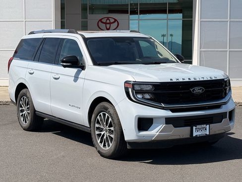 Used 2025 Ford Expedition Platinum AWD/4WD image 1
