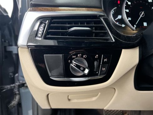 Used 2019 BMW 540i xDrive image 18