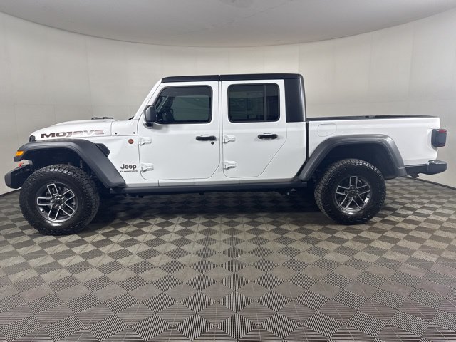 Used 2025 Jeep Gladiator Mojave w/ Convenience Group AWD/4WD image 7