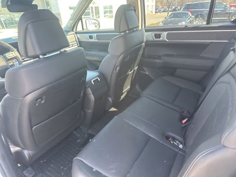 Used 2025 Hyundai Santa Fe Limited image 12