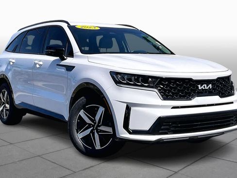 Used 2023 Kia Sorento S image 3