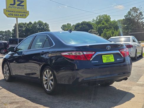 Used 2016 Toyota Camry XLE w/ Moonroof Package FWD image 4