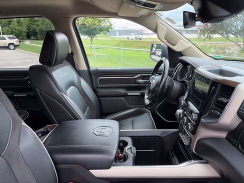 Used 2021 RAM 1500 Laramie AWD/4WD image 34