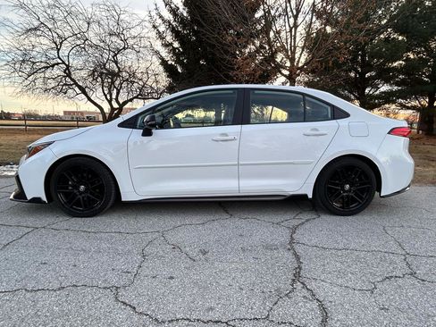 Used 2022 Toyota Corolla SE w/ Carpet Mat Package (TMS) image 2